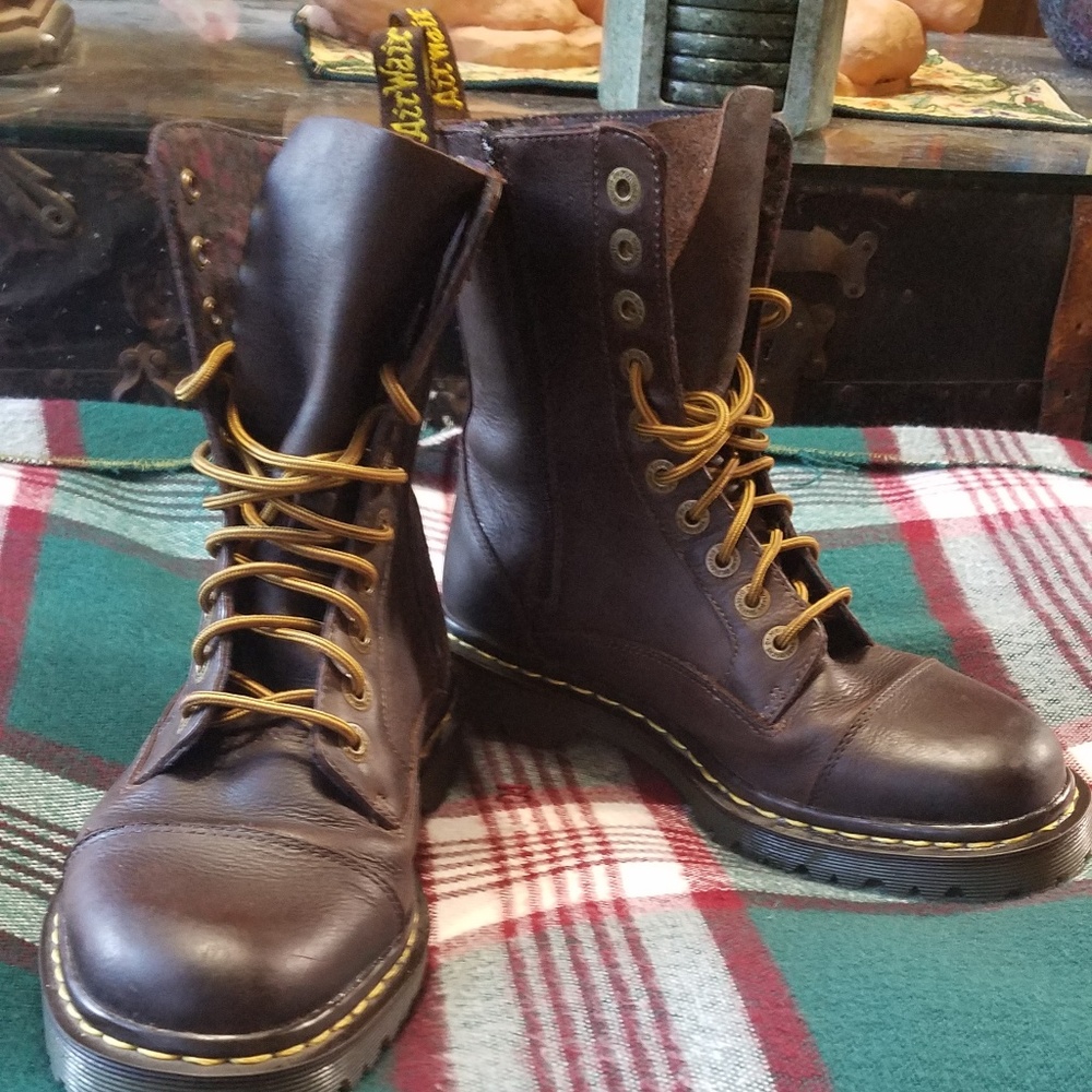 Dr. Martens 10-eye boot with side zipper